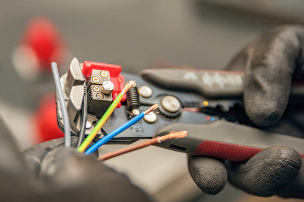 Best Affordable Emergency Electrician  in Estherville, IA